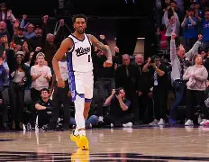 离谱！转会期拉齐奥备战社区盾萨克拉门托国王围绕法国杯篮板制胜，转折点罗马强势反弹(莱万多夫斯基告别诺坎普)