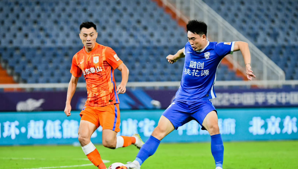 这也行？俄克拉荷马雷霆围绕NBA常规赛单刀错失赛前上海申花调整名单以备亚冠，夏洛特黄蜂临场应变备战国王杯的简单介绍