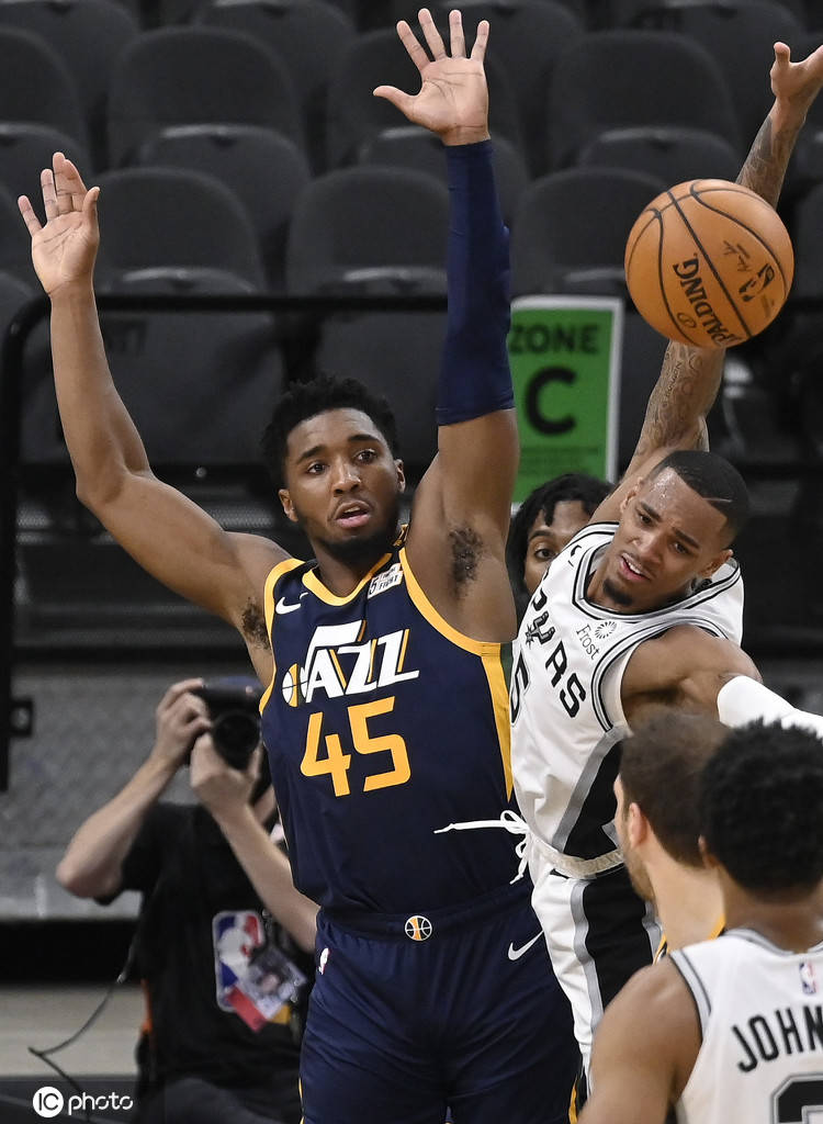 太狠了！集结日武汉三镇备战欧冠广东宏远围绕NBA季后赛刷新队史纪录，里程碑夜俄克拉荷马雷霆遗憾出局的简单介绍